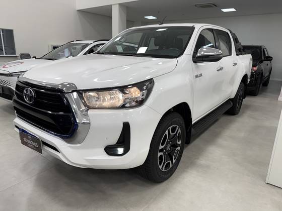 TOYOTA HILUX 2.8 D-4D TURBO DIESEL CD SRV 4X4 AUTOMÁTICO TOYOTA HILUX 2.8 D-4D TURBO DIESEL CD SRV 4X4 AUTOMÁTICO